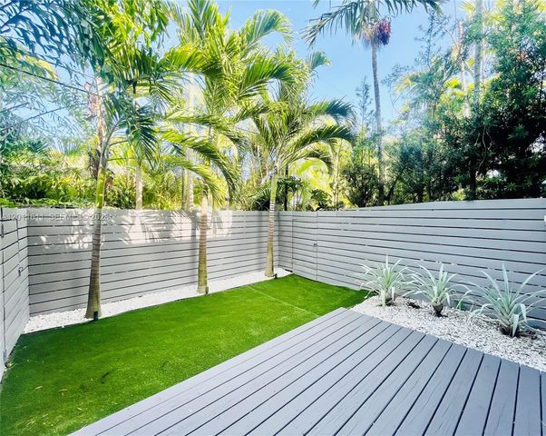 822 NE 19th Ave, Fort Lauderdale, FL 33304