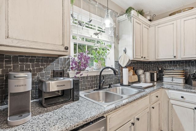 8089 Shadow Oak Drive, North Charleston, SC 29406