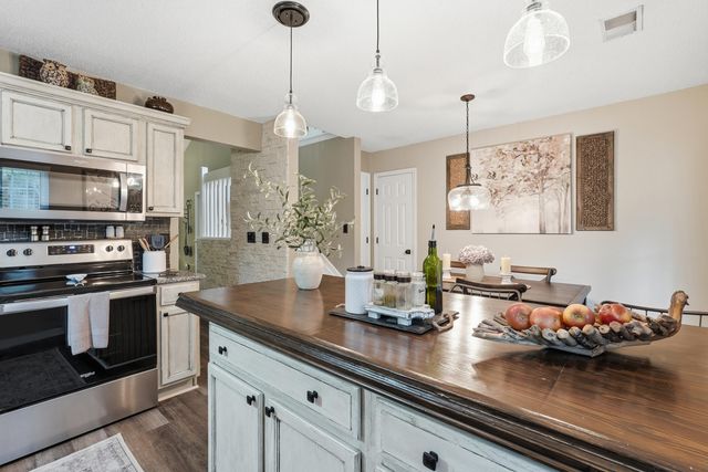 8089 Shadow Oak Drive, North Charleston, SC 29406