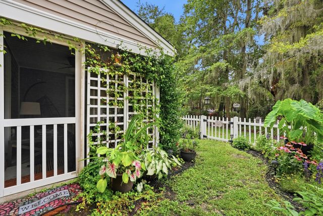 8089 Shadow Oak Drive, North Charleston, SC 29406