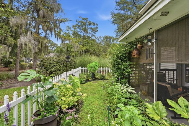 8089 Shadow Oak Drive, North Charleston, SC 29406