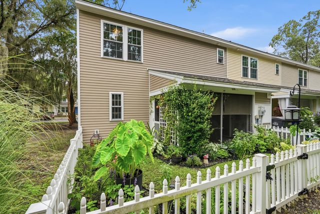 8089 Shadow Oak Drive, North Charleston, SC 29406