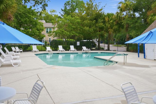 8089 Shadow Oak Drive, North Charleston, SC 29406