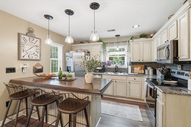 8089 Shadow Oak Drive, North Charleston, SC 29406