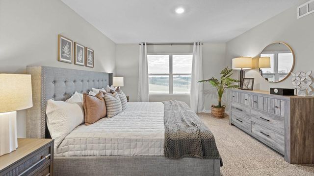 2140 Bluff Heights Drive, Shakopee, MN 55379