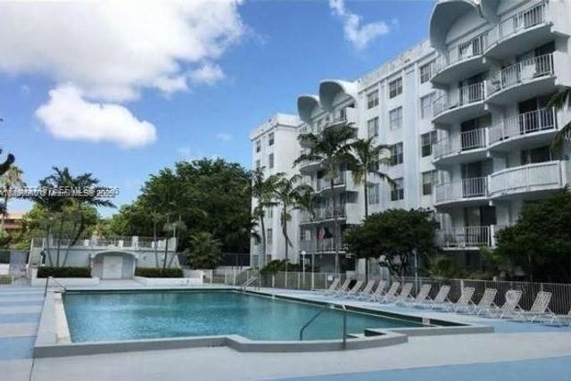 494 NW 165th St Rd C-504, Miami, FL 33169