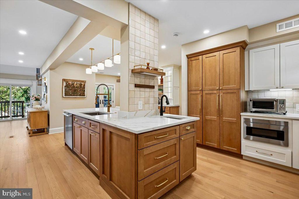 Image 11 of property listing at 6317 POE RD, Bethesda, MD 20817