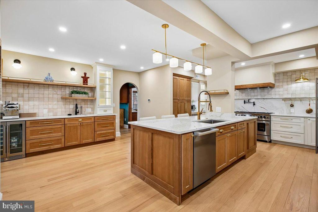 Image 12 of property listing at 6317 POE RD, Bethesda, MD 20817