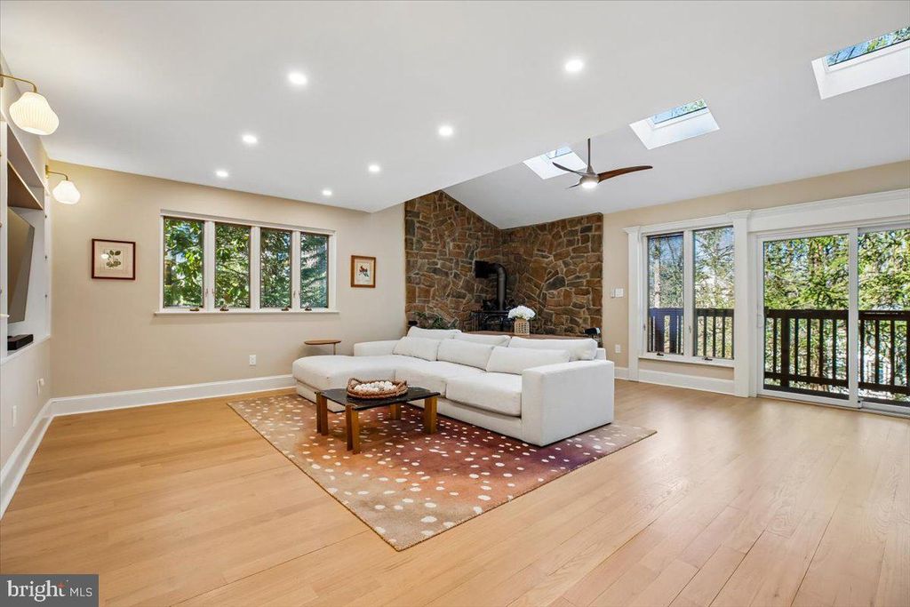 Image 14 of property listing at 6317 POE RD, Bethesda, MD 20817