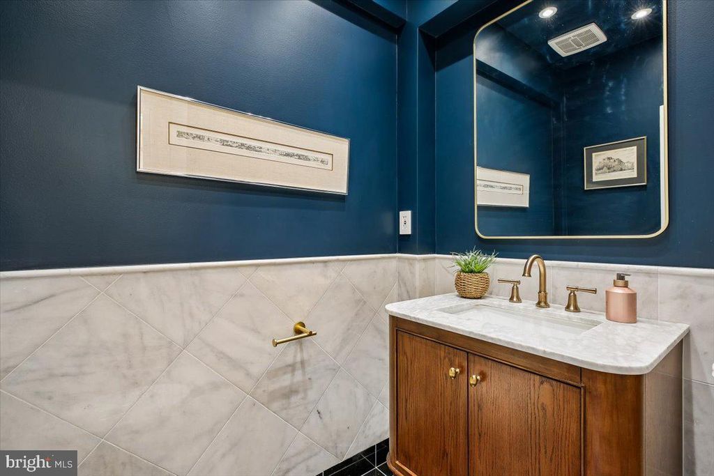 Image 17 of property listing at 6317 POE RD, Bethesda, MD 20817