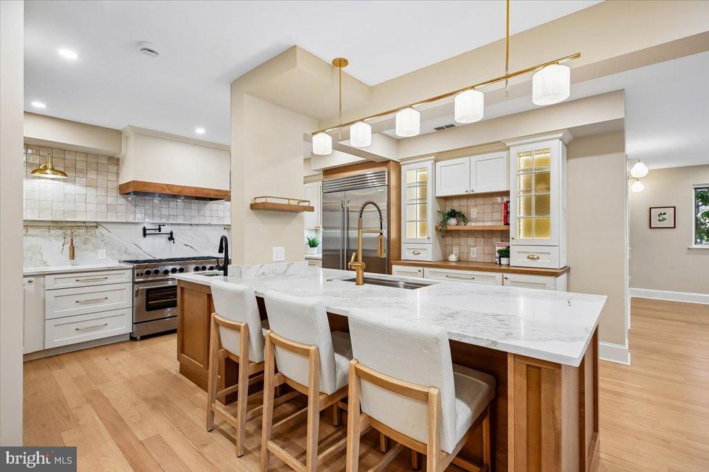 Image 2 of property listing at 6317 POE RD, Bethesda, MD 20817
