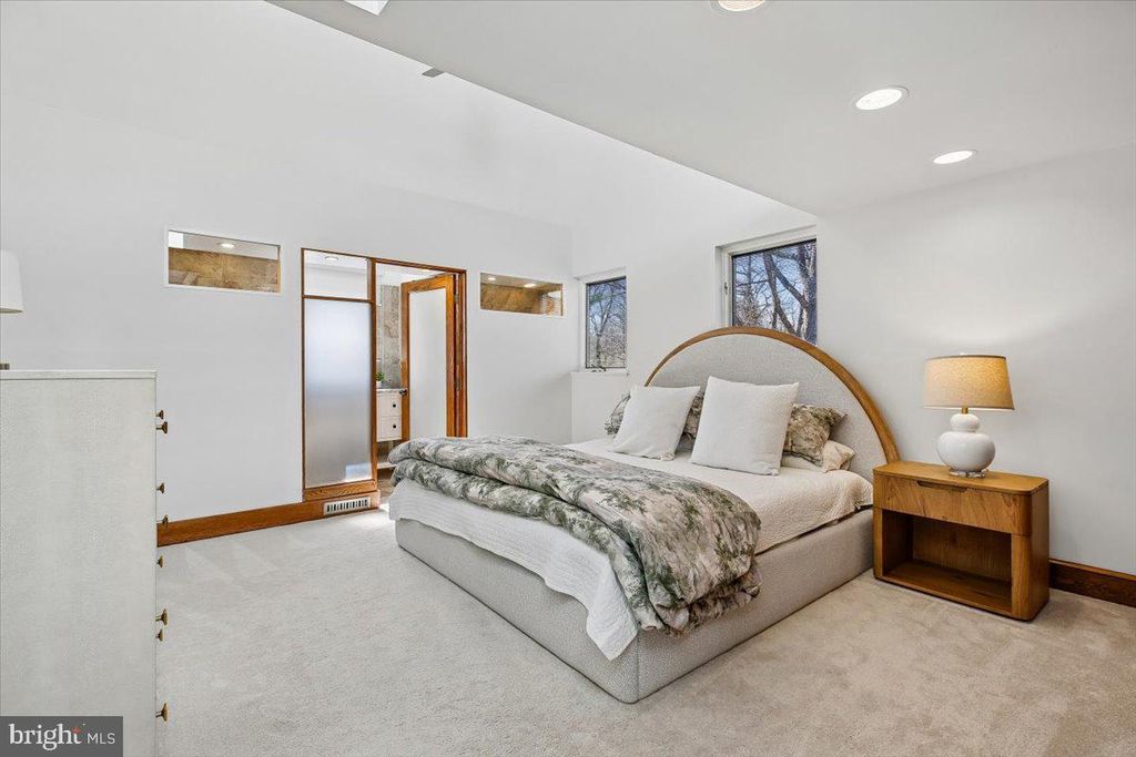 Image 20 of property listing at 6317 POE RD, Bethesda, MD 20817