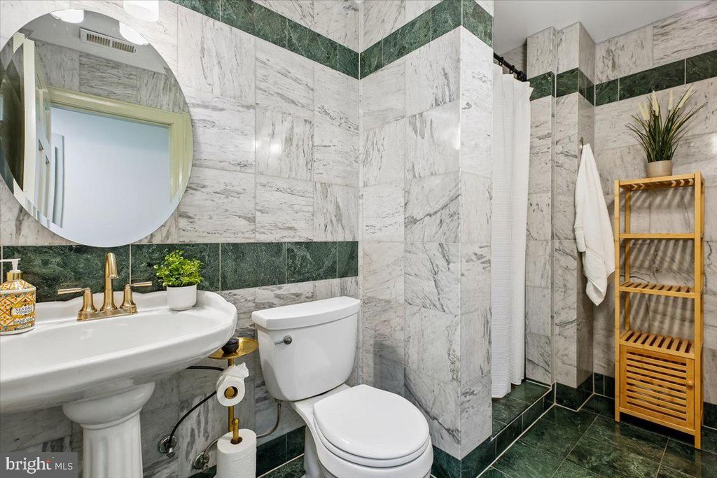 Image 25 of property listing at 6317 POE RD, Bethesda, MD 20817