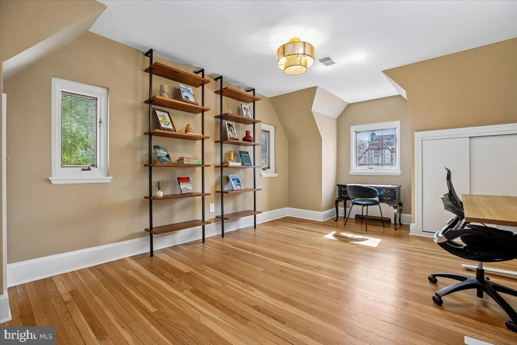 Image 28 of property listing at 6317 POE RD, Bethesda, MD 20817