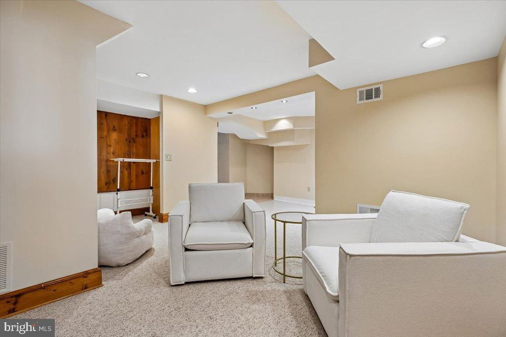 Image 35 of property listing at 6317 POE RD, Bethesda, MD 20817
