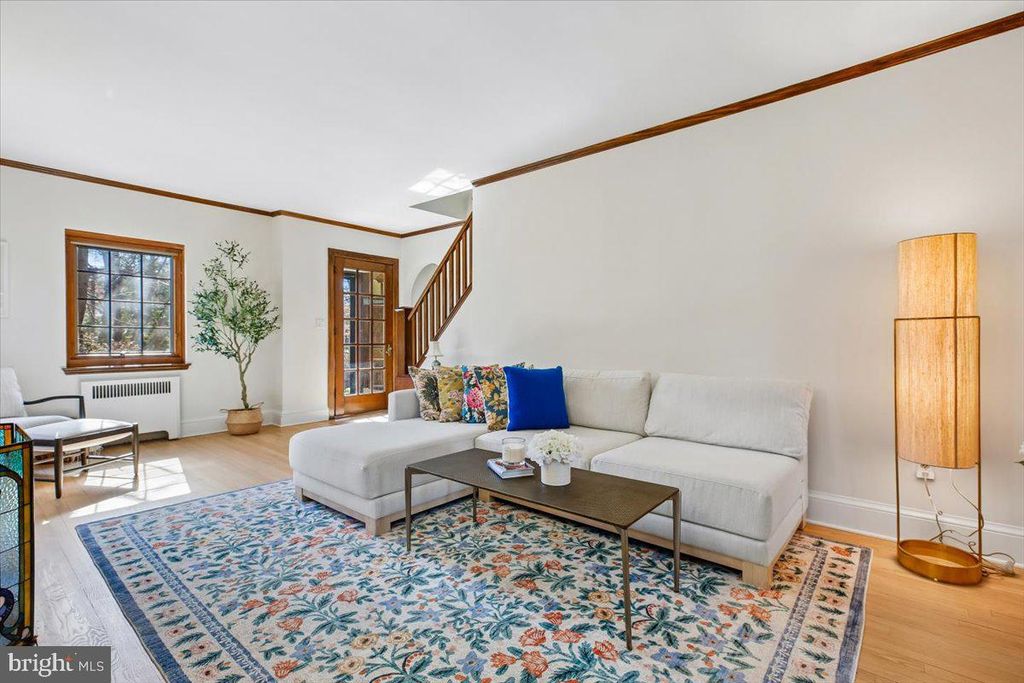 Image 6 of property listing at 6317 POE RD, Bethesda, MD 20817
