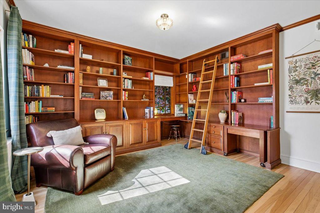 Image 9 of property listing at 6317 POE RD, Bethesda, MD 20817