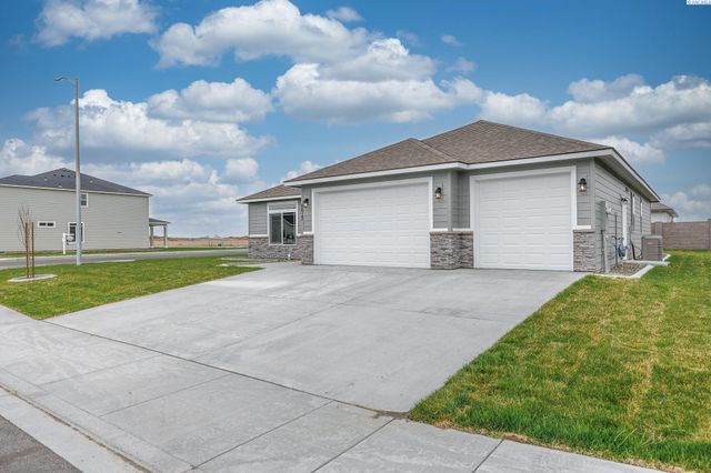 8705 Dusty Maiden Dr, Pasco, WA 99301