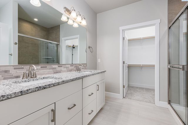 8705 Dusty Maiden Dr, Pasco, WA 99301