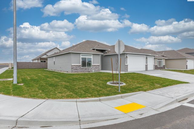 8705 Dusty Maiden Dr, Pasco, WA 99301