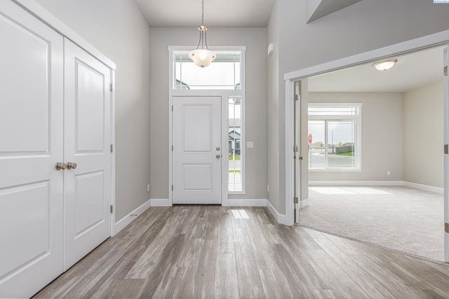 8705 Dusty Maiden Dr, Pasco, WA 99301