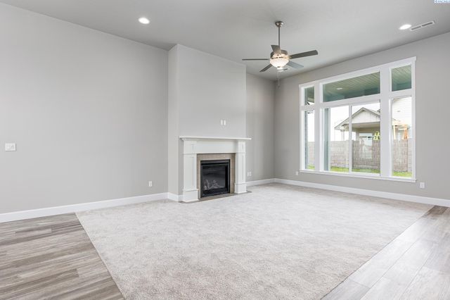 8705 Dusty Maiden Dr, Pasco, WA 99301