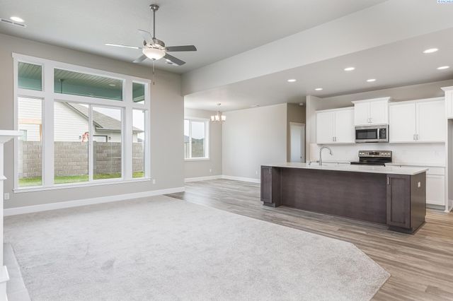 8705 Dusty Maiden Dr, Pasco, WA 99301