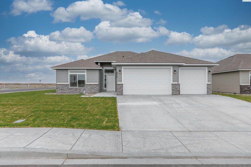 8705 Dusty Maiden Dr, Pasco, WA 99301