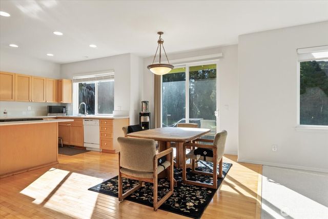 14239 229th Avenue NE, Woodinville, WA 98077