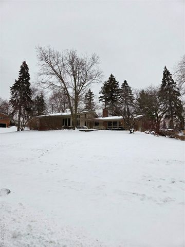2745 Ayrshire Drive, Bloomfield Hills, MI 48302