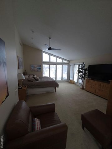 2745 Ayrshire Drive, Bloomfield Hills, MI 48302