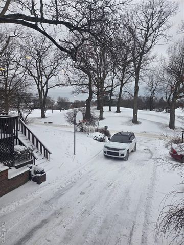 2745 Ayrshire Drive, Bloomfield Hills, MI 48302