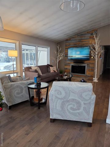 2745 Ayrshire Drive, Bloomfield Hills, MI 48302