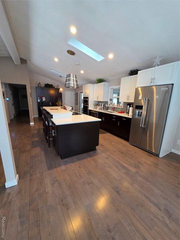 2745 Ayrshire Drive, Bloomfield Hills, MI 48302