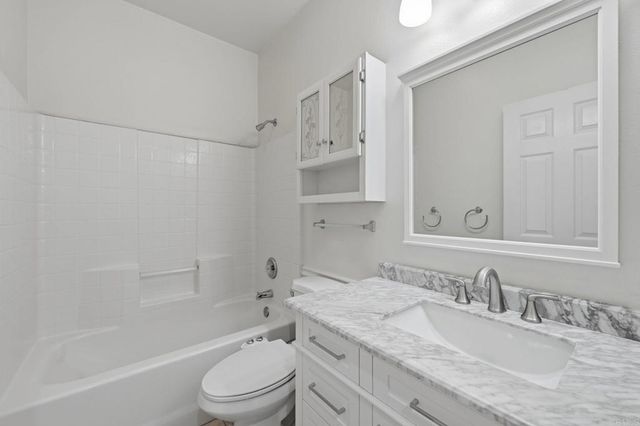 8899 Tobira Drive, Escondido, CA 92026