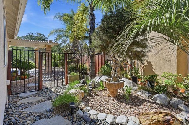 8899 Tobira Drive, Escondido, CA 92026