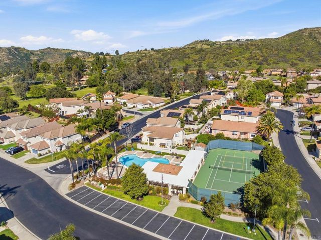 8899 Tobira Drive, Escondido, CA 92026