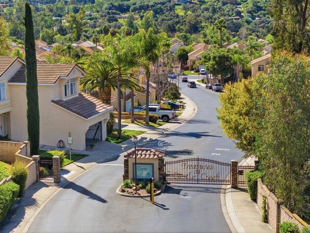 8899 Tobira Drive, Escondido, CA 92026