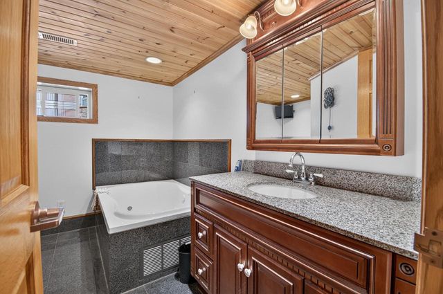 33940 Lagoon DRIVE, Burlington, WI 53105