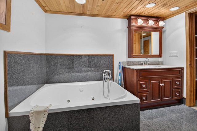 33940 Lagoon DRIVE, Burlington, WI 53105