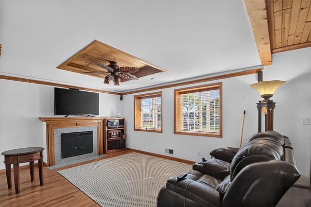 33940 Lagoon DRIVE, Burlington, WI 53105