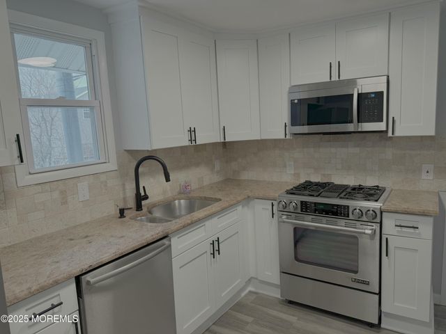 22 Bay Avenue, Keansburg, NJ 07734