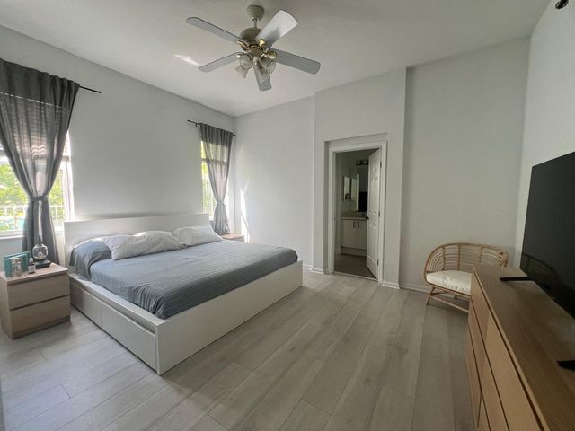 522 Live Oak Lane, Weston, FL 33327