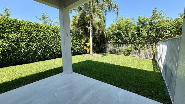 522 Live Oak Lane, Weston, FL 33327