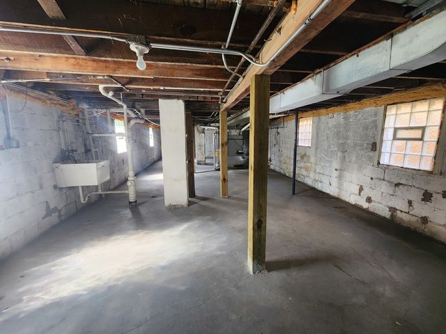 303 W 153rd Place, Calumet City, IL 60409