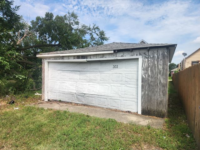 303 W 153rd Place, Calumet City, IL 60409
