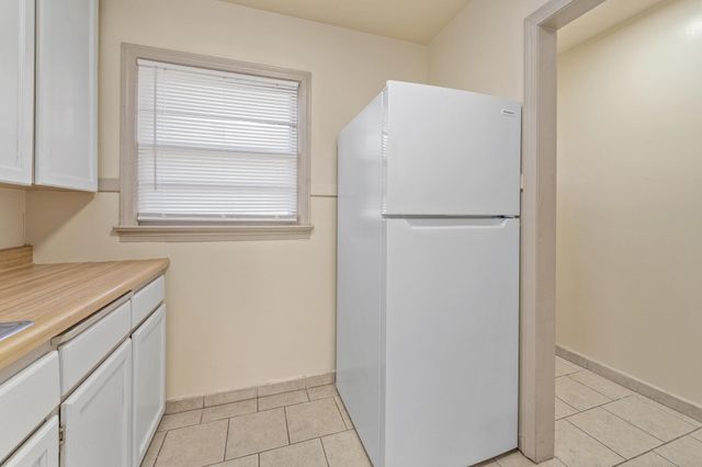 6124 E Harry St, Wichita, KS 67218