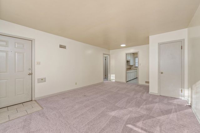 6124 E Harry St, Wichita, KS 67218