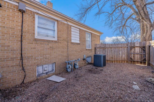 6124 E Harry St, Wichita, KS 67218