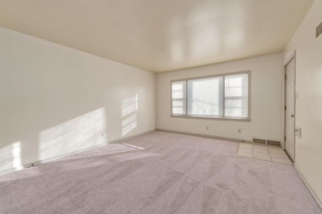 6124 E Harry St, Wichita, KS 67218